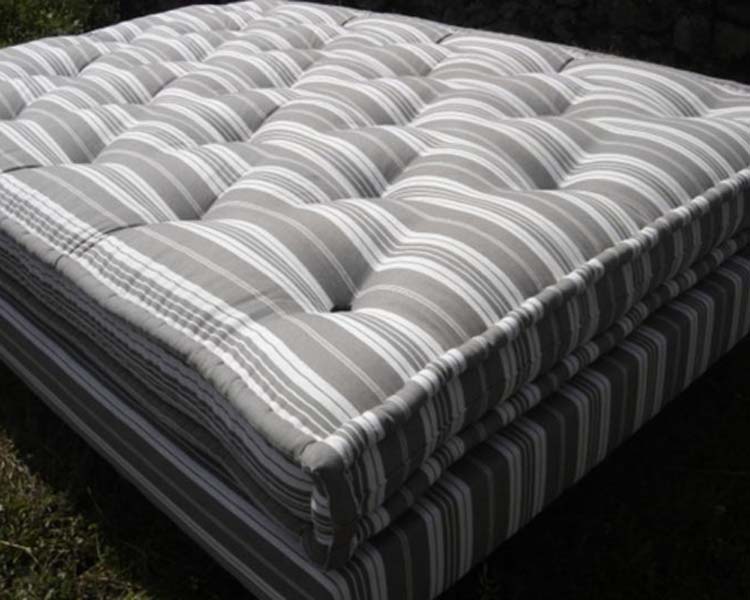 Quels sont les avantages d'un matelas sur mesure réalisé par un matelassier à Martigues ?<br/>Quels sont les atouts d'un matelas sur mesure réalisé par un matelassier à Martigues ?<br/>Pourquoi confier la fabrication sur mesure de votre matelas à un matelassier à Martigues ?